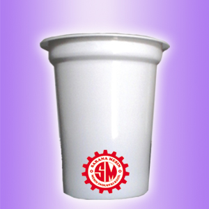 cup plastik kecil putih